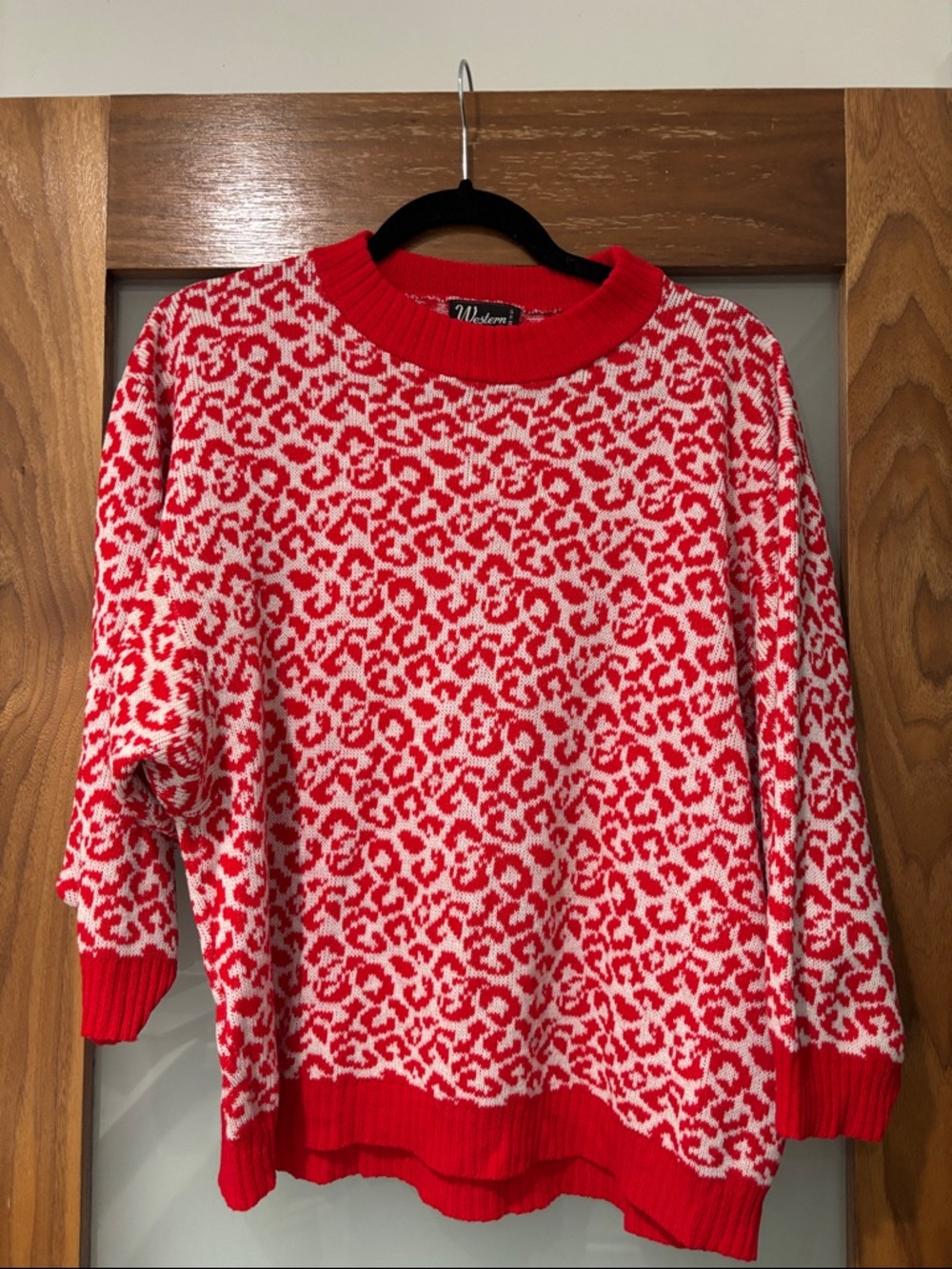 Vintage Women's Red & White Leopard-Print Crewneck Sweater